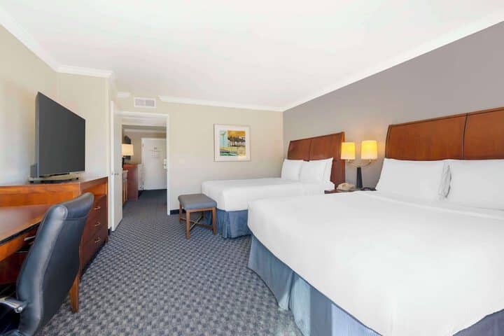 Room 40 of 73