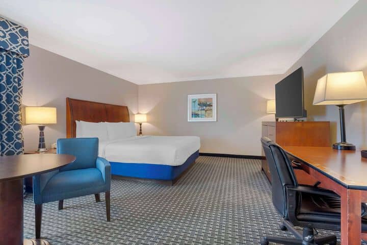 Room 17 of 73