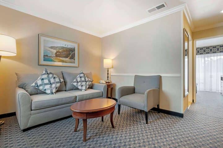 Room 16 of 73